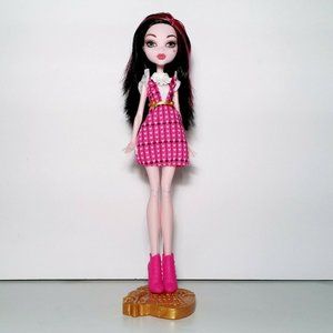 Monster High Creepateria Draculaura Doll